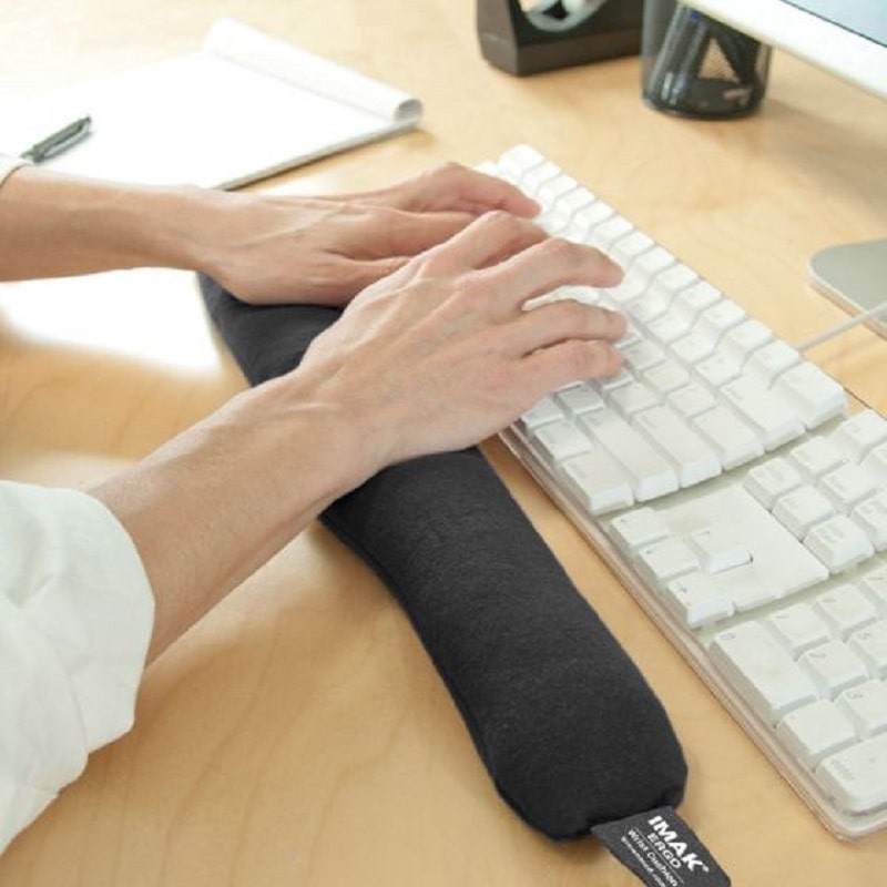 onn. Mouse Pad with Memory Foam Wrist Rest, Black 